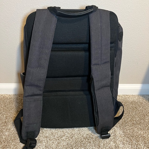 Multi-pocket tech bookbag/backpack - Picture 2 of 8